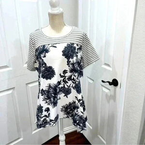 DG2 Diane Gilman plus sized floral mixed media scoop neck shark bite hem shirt